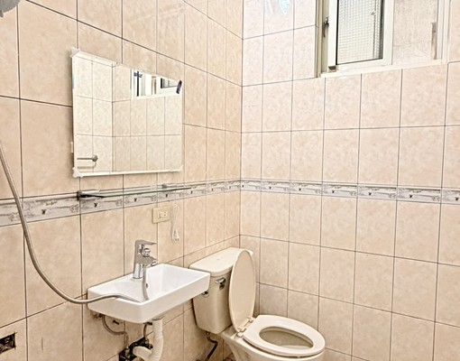 金山街機能佳高CP值全新衣櫃全新洗手台分離式冷氣浴室對外窗 - Image 9