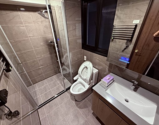 高鐵商圈全新未住精緻3房/含車含管理費/一卡皮箱可入住 - Image 9