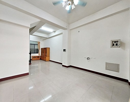 沙鹿超俗整棟透天✨車庫|可租補戶籍💯近光田醫院 - Image 3