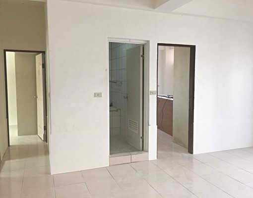 近學進國小.二結派出所.豐田汽車.麥當勞.喜互惠超市. - Image 1