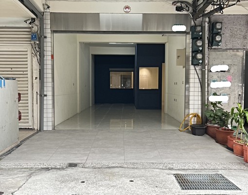 中華路商圈旁免整理門前方便停車 - Image 1