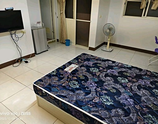 鳳山車站.鳳山中華夜市陽台套房四樓出租.下樓就有美食.捷運站 - Image 7