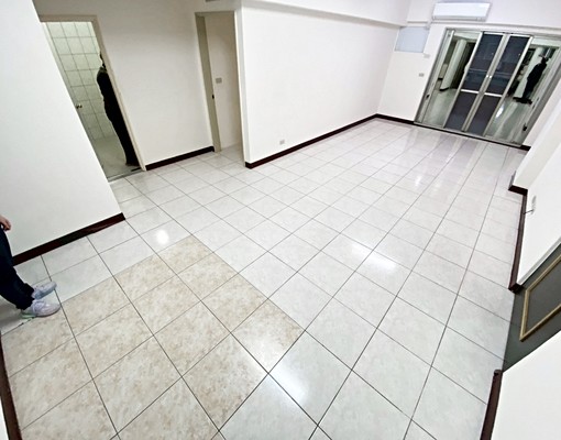 近捷運府中◆電梯3房◆皆有窗雙陽台★可入籍 - Image 2