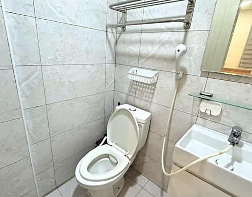 三重❣️3F免爬高、家具齊全、包水網路第四台、密碼鎖 - Image 5