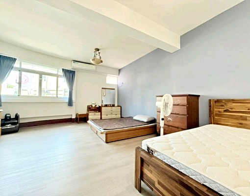 全新裝璜含傢俱含水費第四台網路,銀水機 - Image 1