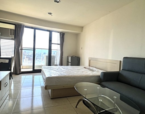 未來之翼💥高樓美景套房💥可補助💥全新雙門冰箱+沙發 - Image 1