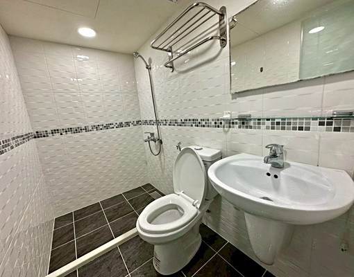 板橋🏘️租補✅近新裝潢傢俱家電🌟獨洗曬/生活機能 - Image 8