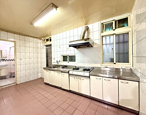 四號公園邊間一樓四房可租補戶籍★中信翰葳 - Image 8