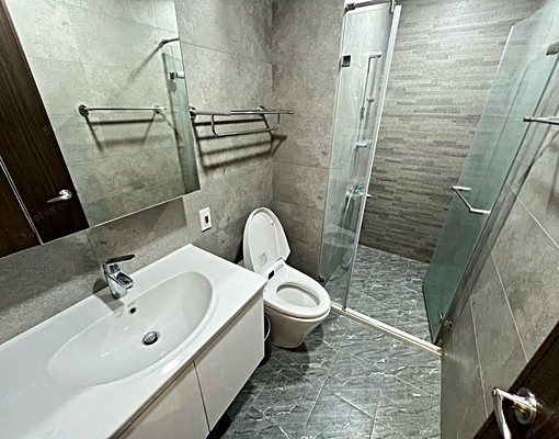 逢甲大學麥當勞/全新社區精美裝潢系統櫃小豪宅二房平車/可租補 - Image 8