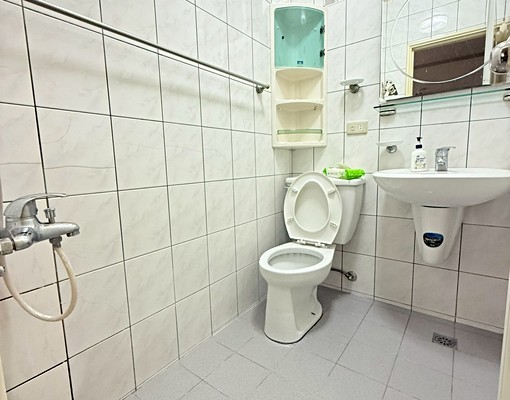 信義路📢美美3樓。通風採光好 - Image 12