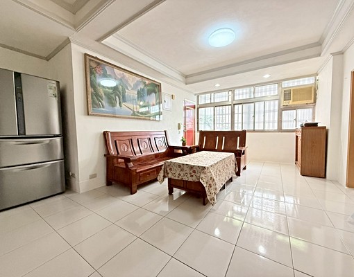 信義路📢美美3樓。通風採光好 - Image 2