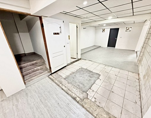 超大3層店面😍汽車可以停騎樓下地點佳交通便利適合辦公室診 - Image 3