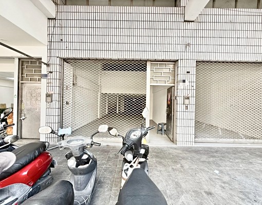 超大3層店面😍騎樓可停地點佳交通便利適合辦公室診所工作室展 - Image 7