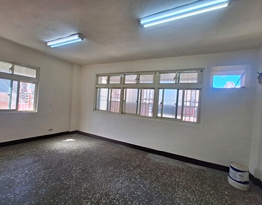 碧華國小5分。可租補可神明可户籍新油漆3房大陽台 - Image 1