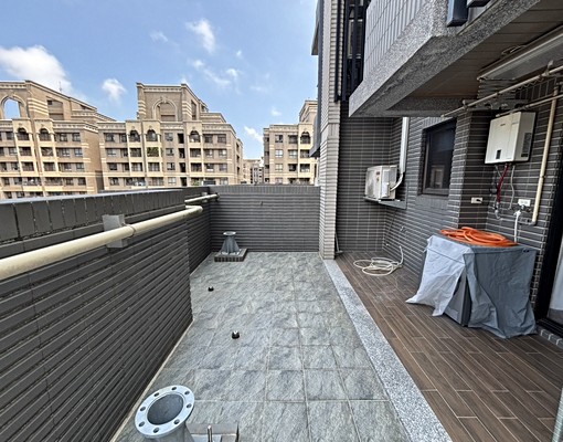 家樂福商圈*1房1廳家俱電齊全*溫馨露臺戶 - Image 8