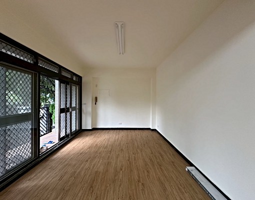 文心中清捷運站旁|大四房大空間臨路一樓公寓|可店面可營登 - Image 3