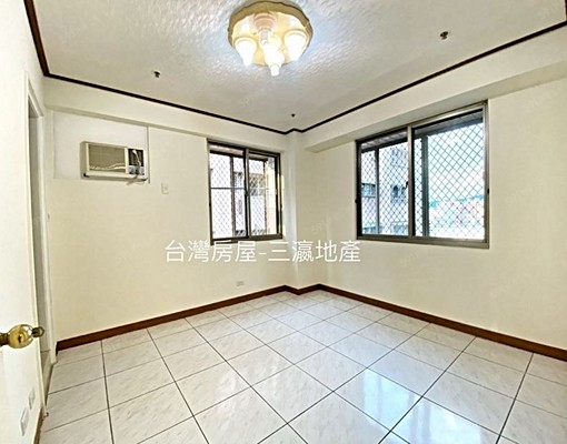 勝利商圈,萬坪公園,運動游泳池中心下樓就到25000元含車管 - Image 7