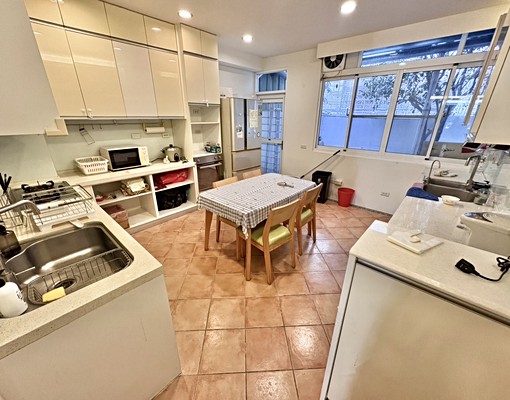 全新裝潢✨可租補✨傢俱全配✨門口停車✨50坪獨棟透天1-2F - Image 9