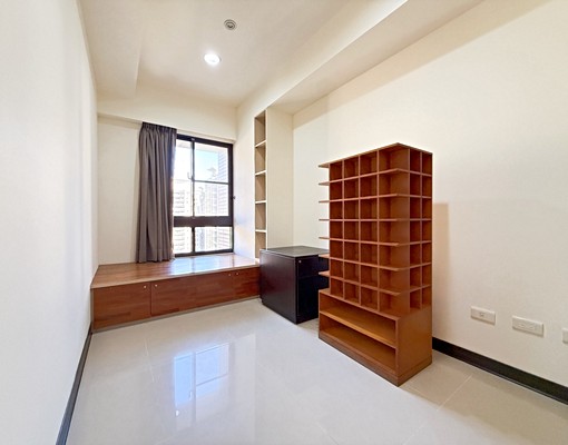 林口家樂福商圈【遠雄U未來】漂亮裝潢四房車 - Image 4