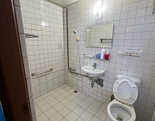 「整修中預計1/1可入住」整層住家出租 - Image 11