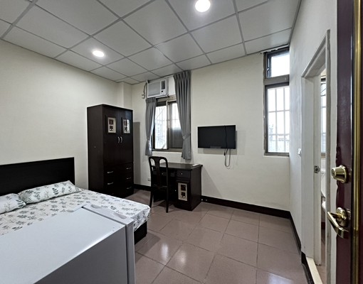 租中原大學便宜電梯採光套房 - Image 1