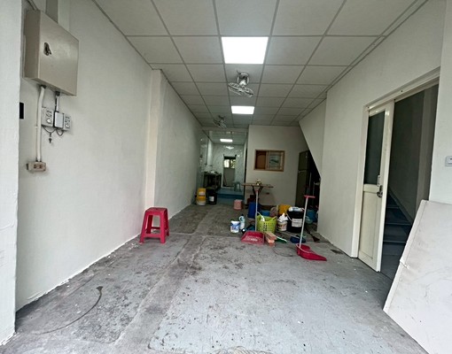 大江小型工業區旁員工宿舍 - Image 1