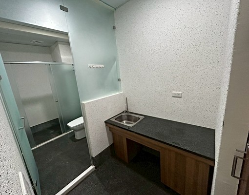 芬秒租好房-稀有透天電梯套房-可租補可開伙大窗戶 - Image 5