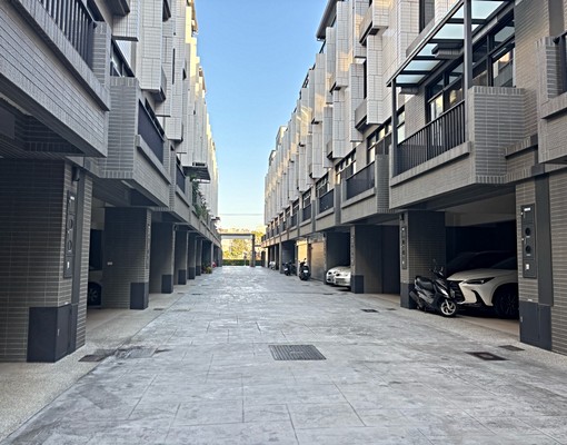 租-沙鹿皇家左岸雙車位別墅 - Image 1