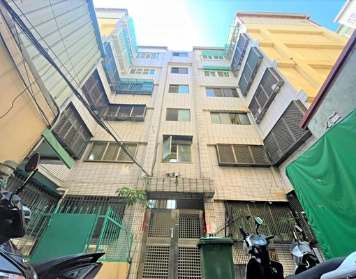 逢甲文華路西安街吃東西走路就到學校有陽台 - Image 1