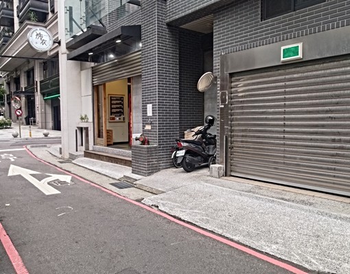 中正路中興街交接處停車位,景安站走路6分鐘,非仲介 - Image 2