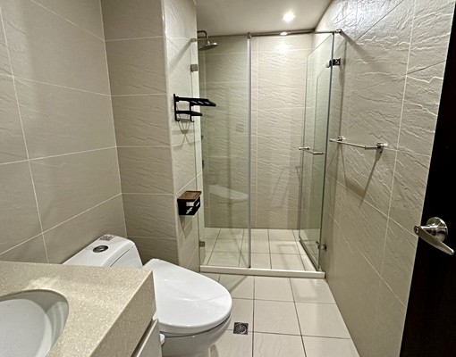 全新電梯大樓~附家電~平面車位 - Image 6