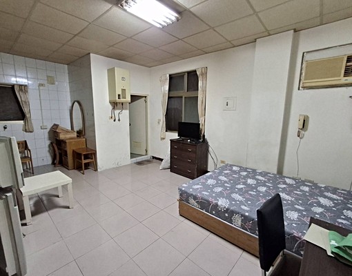 自立路巷子內透天2樓大套房租(沒採光) - Image 4