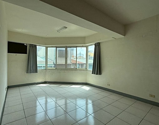 【吉屋租賃】四房電梯大樓★台水電可開伙★可喵可租補 - Image 2