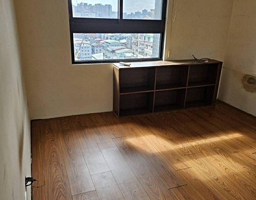 近永平國小，百貨公司正對面，生活機能佳，（可另租車位） - Image 8