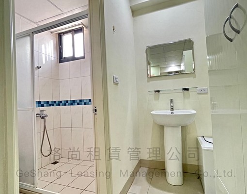 C寶山路-陽台洗衣機套房-室內機車位 - Image 5