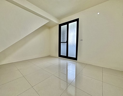 雙租補秒殺透天三房兩大儲藏室🔥洲際74|寵談家具談有車庫 - Image 10