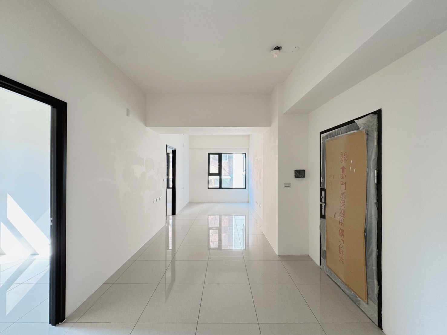 三重捷運站國門巨星後棟3房稀有大露台(車位可另購)