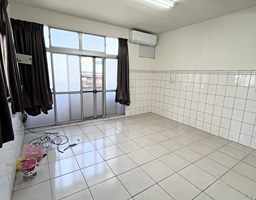 潭子大馬路邊間5房透天💎可店面住家合一👍平車交通便利 - Image 6