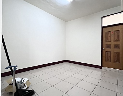 潭子大馬路邊間5房透天💎可店面住家合一👍平車交通便利 - Image 8