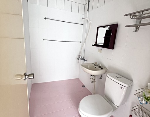 潭子大馬路邊間5房透天💎可店面住家合一👍平車交通便利 - Image 7