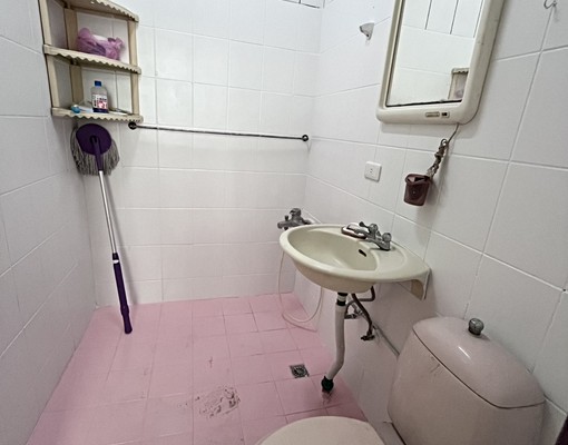 潭子大馬路邊間5房透天💎可店面住家合一👍平車交通便利 - Image 9