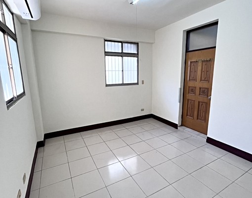 潭子大馬路邊間5房透天💎可店面住家合一👍平車交通便利 - Image 1