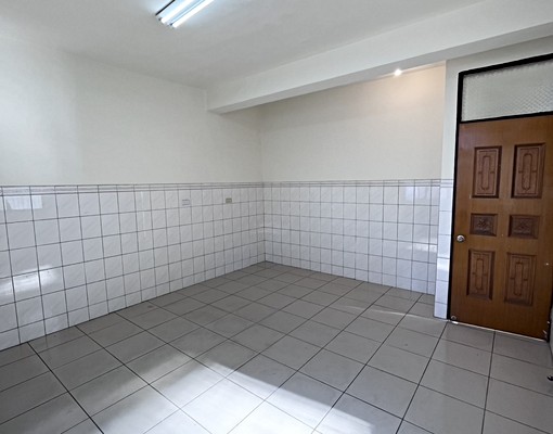 潭子大馬路邊間5房透天💎可店面住家合一👍平車交通便利 - Image 11