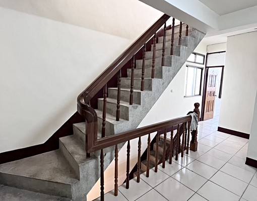 潭子大馬路邊間5房透天💎可店面住家合一👍平車交通便利 - Image 15