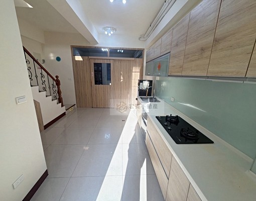 大遠百新竹火車站可養寵車庫透天附小閣樓 - Image 3