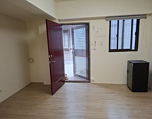 三重大仁街XX號8樓20坪電梯租1萬520坪2房1廳1萬5 - Image 1