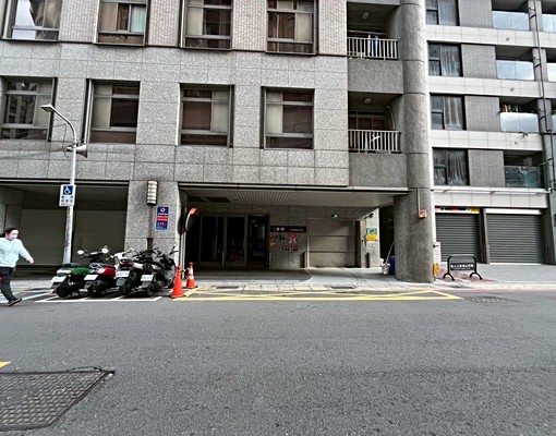 三重兩房+車 - Image 1