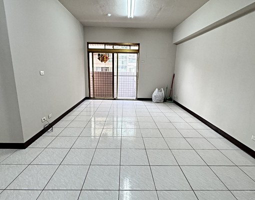 可租補⭐免服務費⭐大三房採光佳⭐五泰許修銘 - Image 2