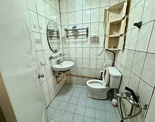 低價三房!可申請補助!金門街! - Image 3