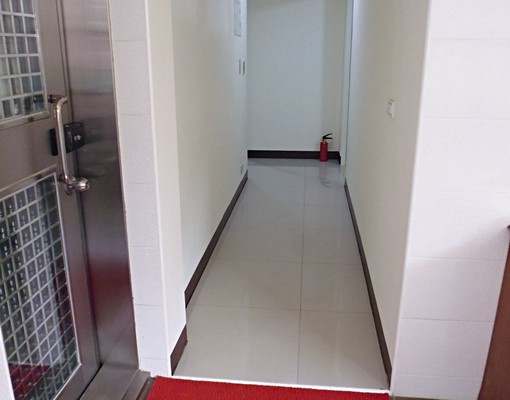 新埔捷運走3分鐘!乾淨方正套房!有對外窗!二樓免爬高! - Image 11